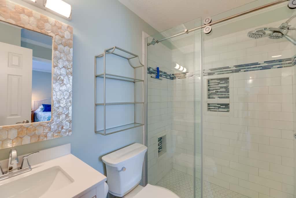 Emerald Isle Vacation Rental w/ Resort Pool!