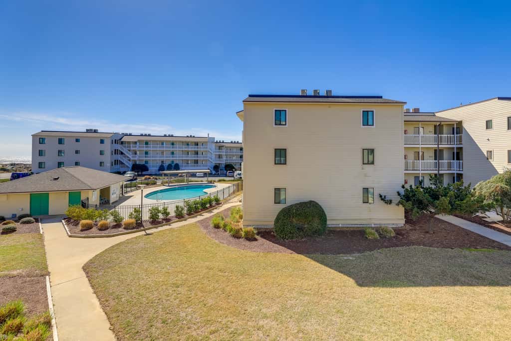 Emerald Isle Vacation Rental w/ Resort Pool!