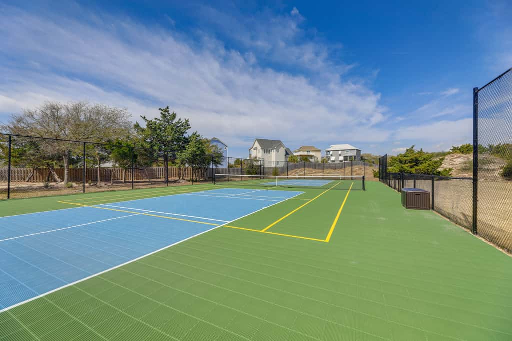 Emerald Isle Vacation Rental w/ Resort Pool!