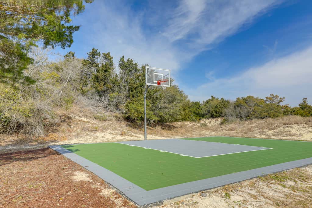 Emerald Isle Vacation Rental w/ Resort Pool!