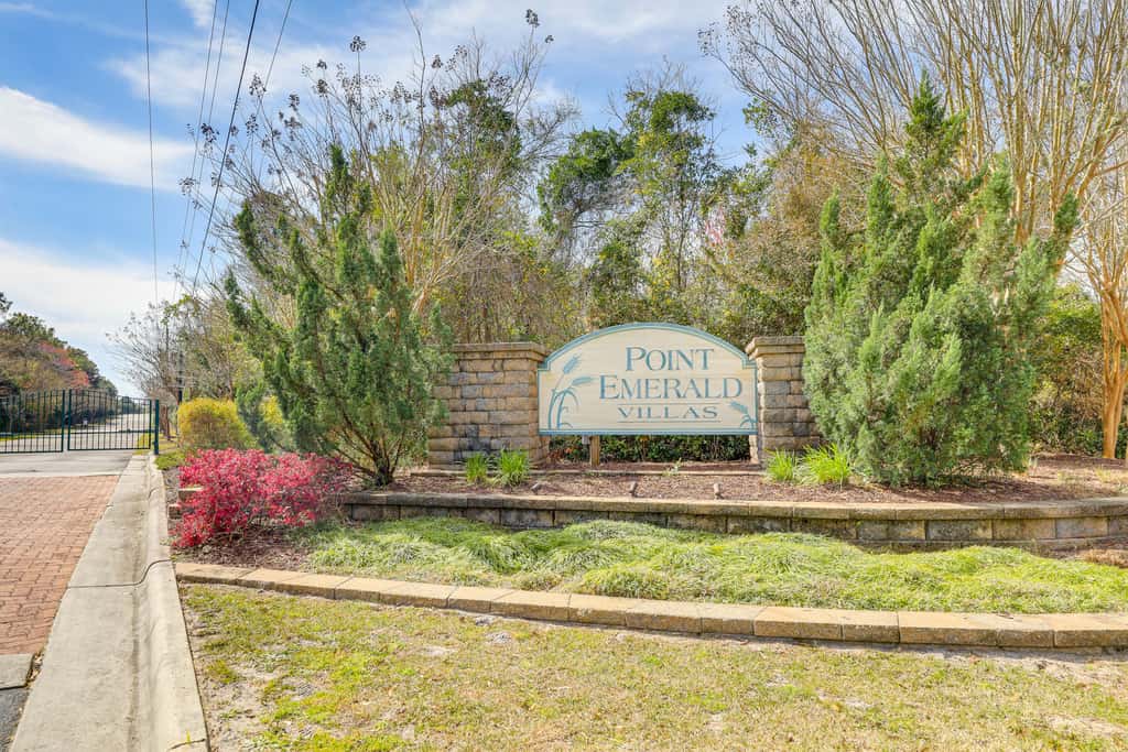 Emerald Isle Vacation Rental w/ Resort Pool!