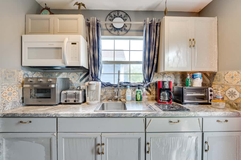 9 Mi to Disney World: Townhome w/ Pool Access!