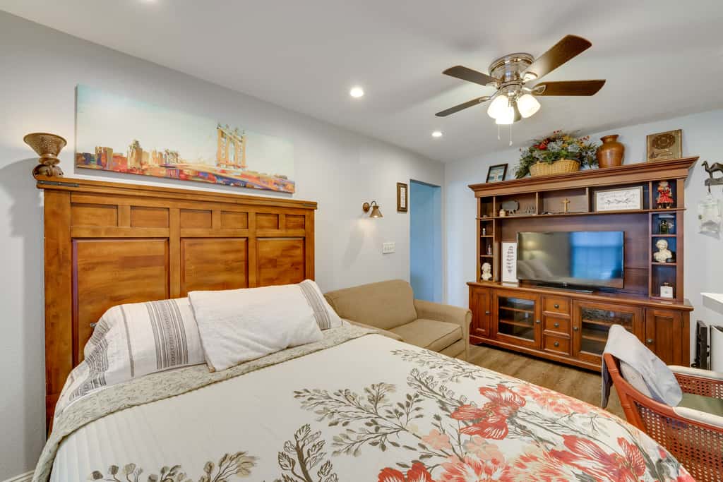 9 Mi to Disney World: Townhome w/ Pool Access!