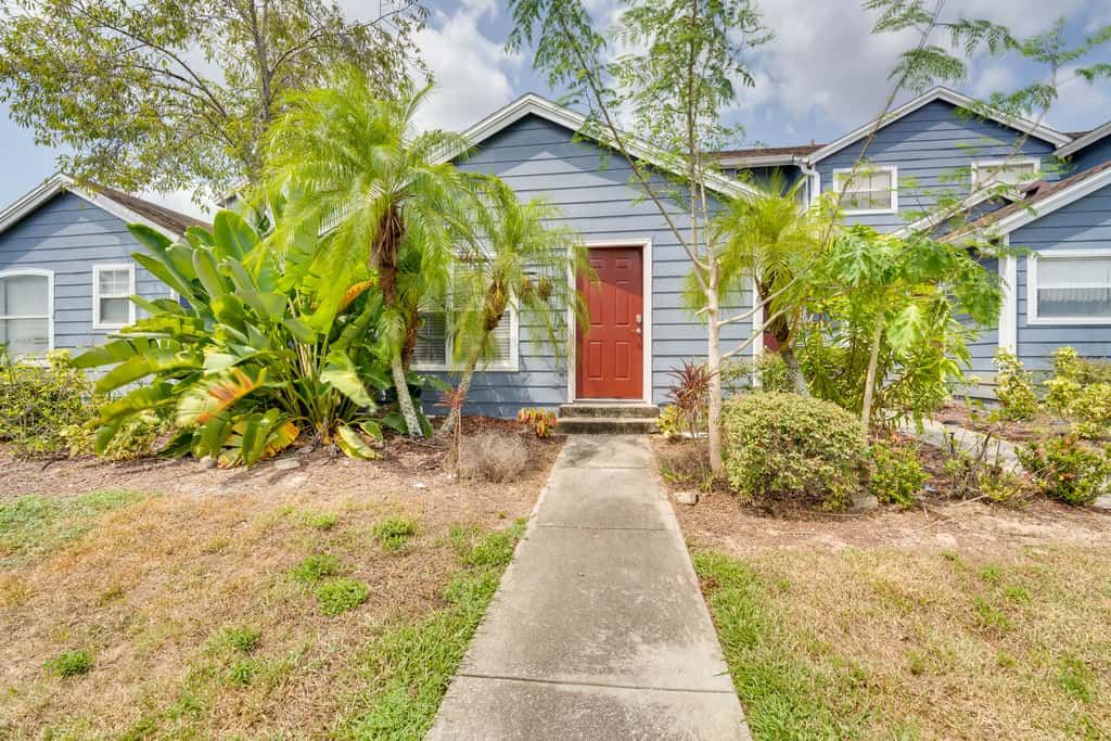 9 Mi to Disney World: Townhome w/ Pool Access!