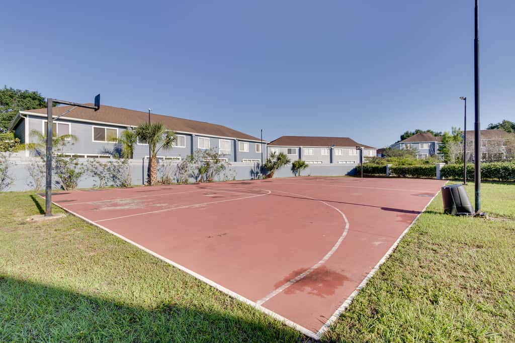 9 Mi to Disney World: Townhome w/ Pool Access!