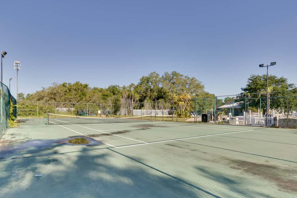 9 Mi to Disney World: Townhome w/ Pool Access!
