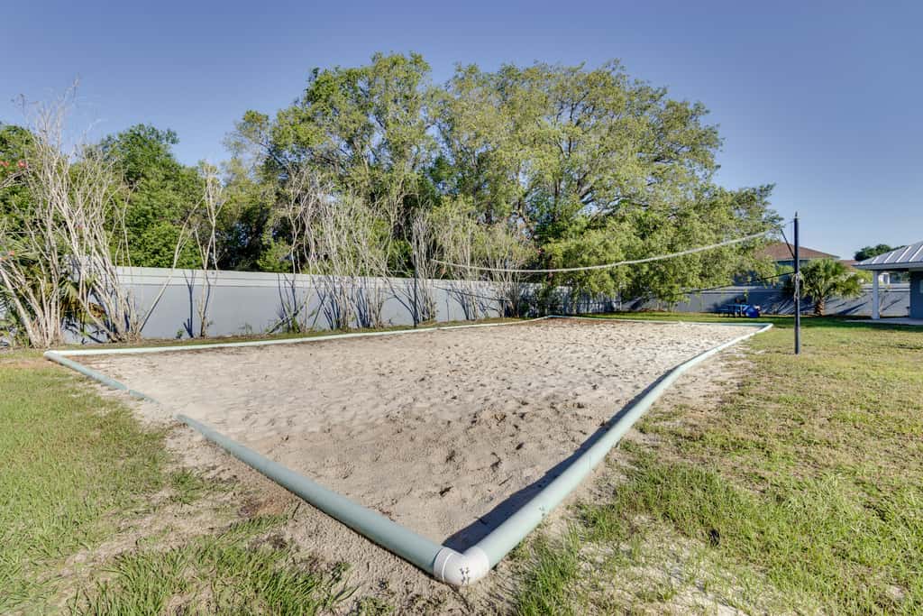 9 Mi to Disney World: Townhome w/ Pool Access!