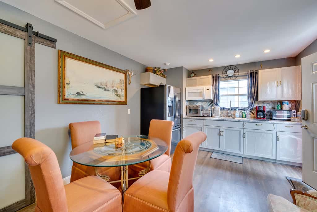 9 Mi to Disney World: Townhome w/ Pool Access!