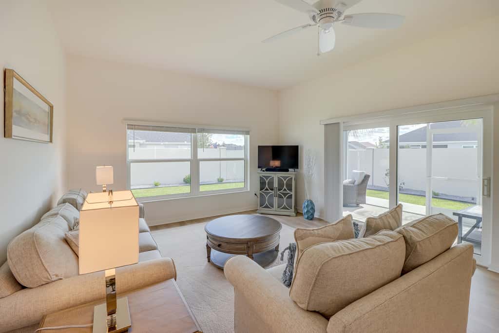 Community Pool & Tennis Court: Gem in The Villages