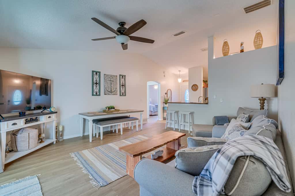 1 Mi to Golf: Citrus Springs Retreat w/ Fire Pit!