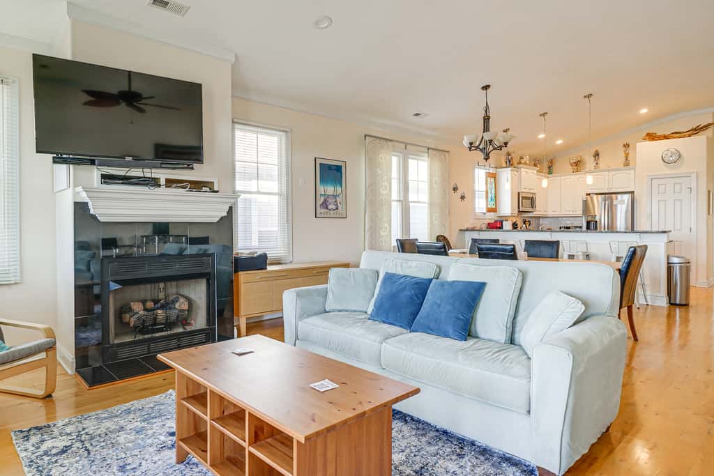 Breezy Kure Beach Home - Walk to Pier & Ocean!