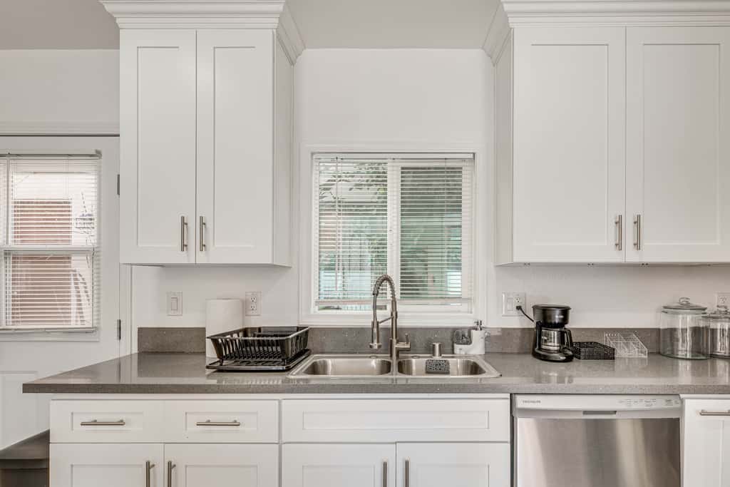 3 Mi to Santa Monica Pier! Pet-Friendly LA Apt