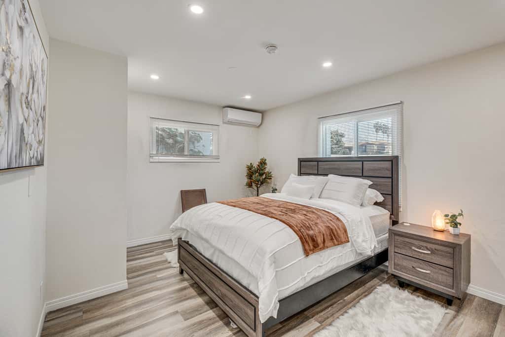3 Mi to Santa Monica Pier! Pet-Friendly LA Apt