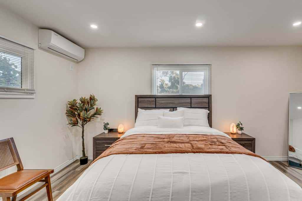 3 Mi to Santa Monica Pier! Pet-Friendly LA Apt