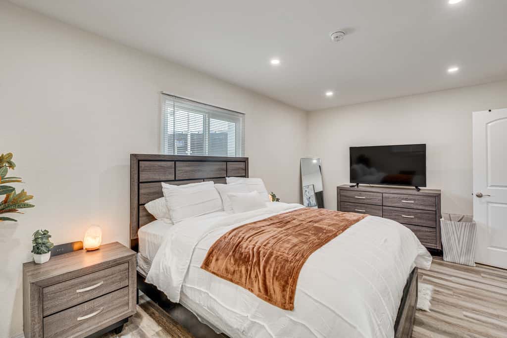 3 Mi to Santa Monica Pier! Pet-Friendly LA Apt
