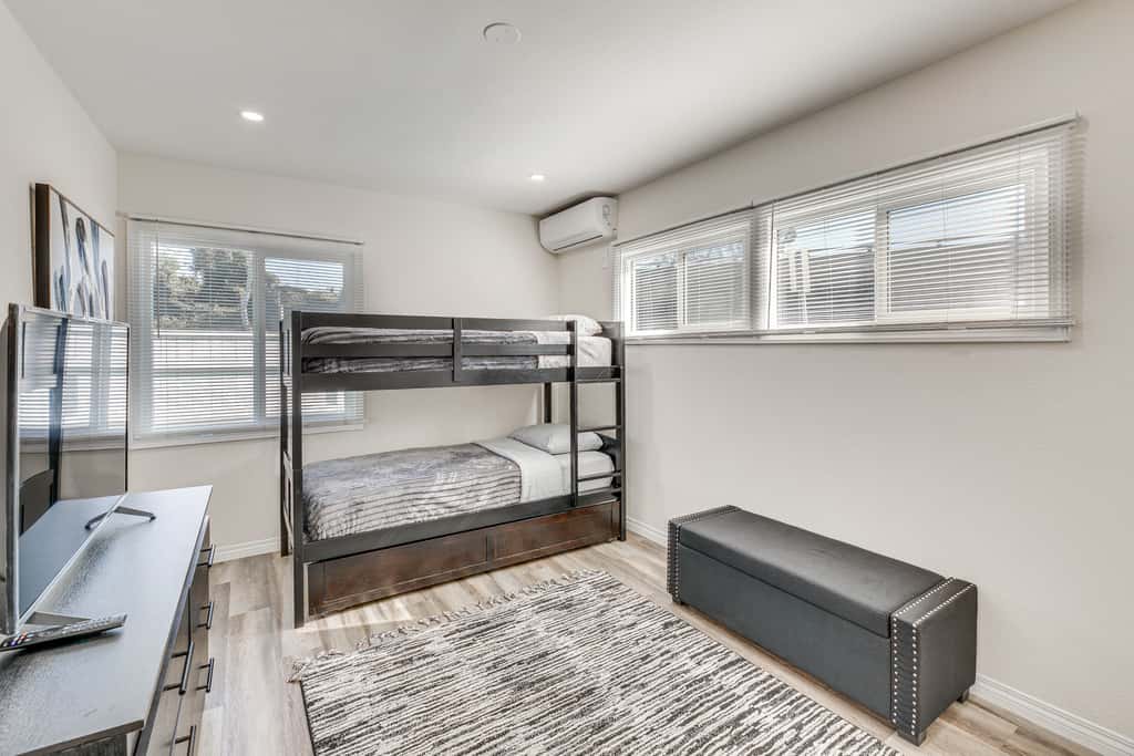 3 Mi to Santa Monica Pier! Pet-Friendly LA Apt