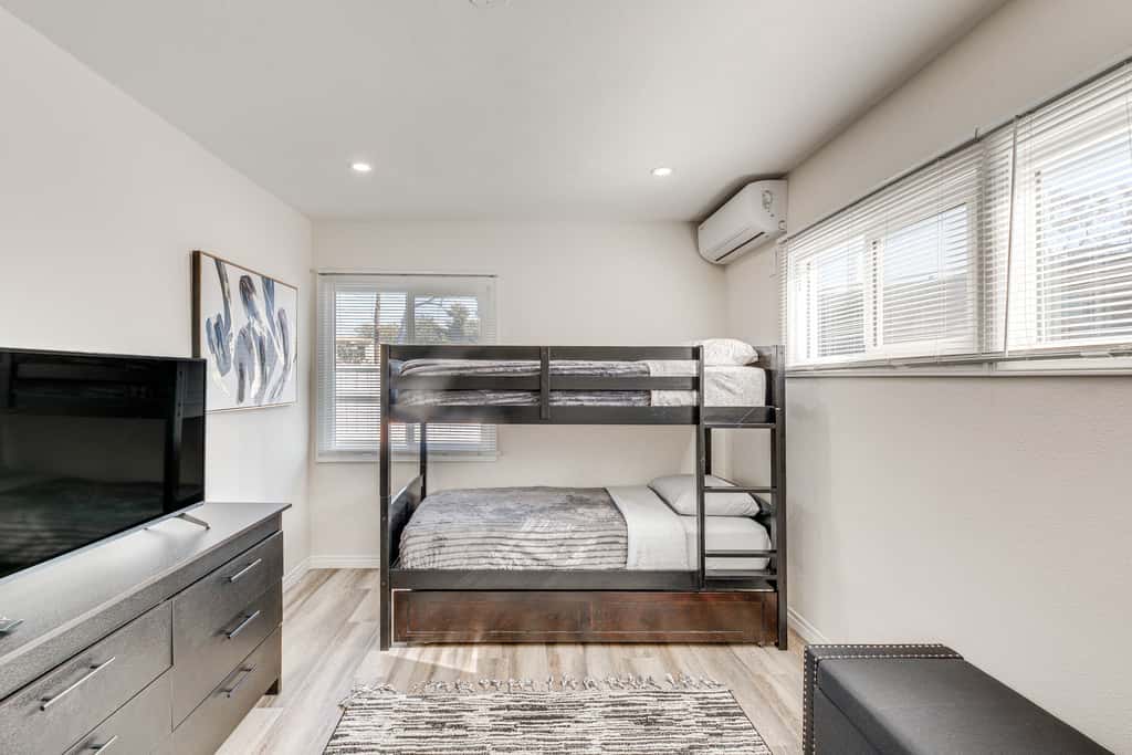 3 Mi to Santa Monica Pier! Pet-Friendly LA Apt