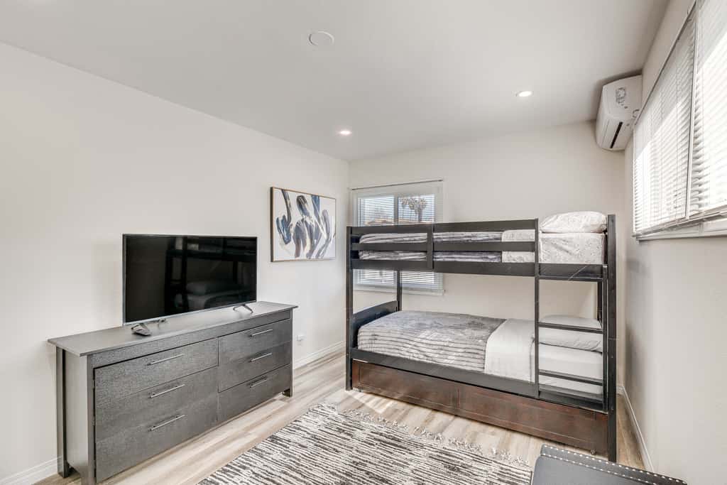 3 Mi to Santa Monica Pier! Pet-Friendly LA Apt