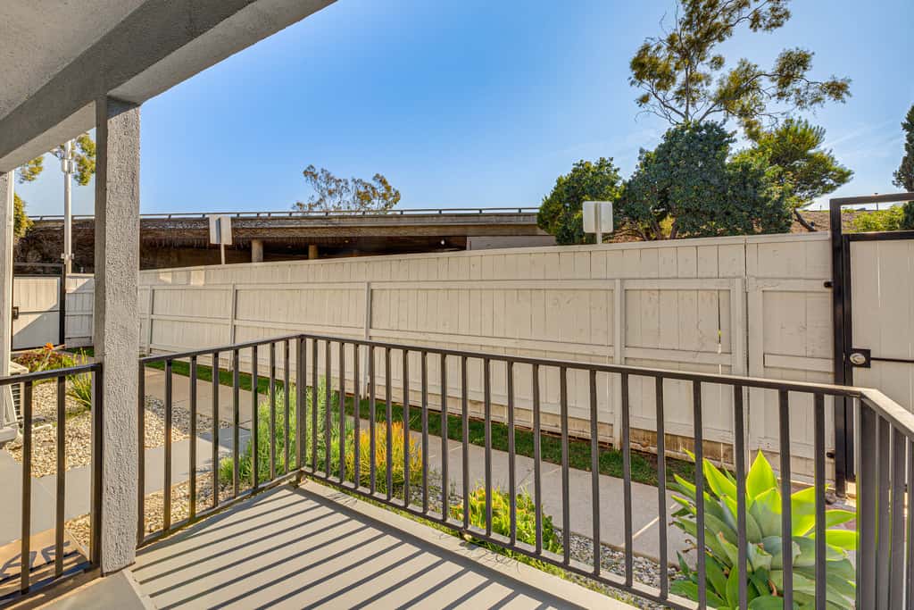 3 Mi to Santa Monica Pier! Pet-Friendly LA Apt