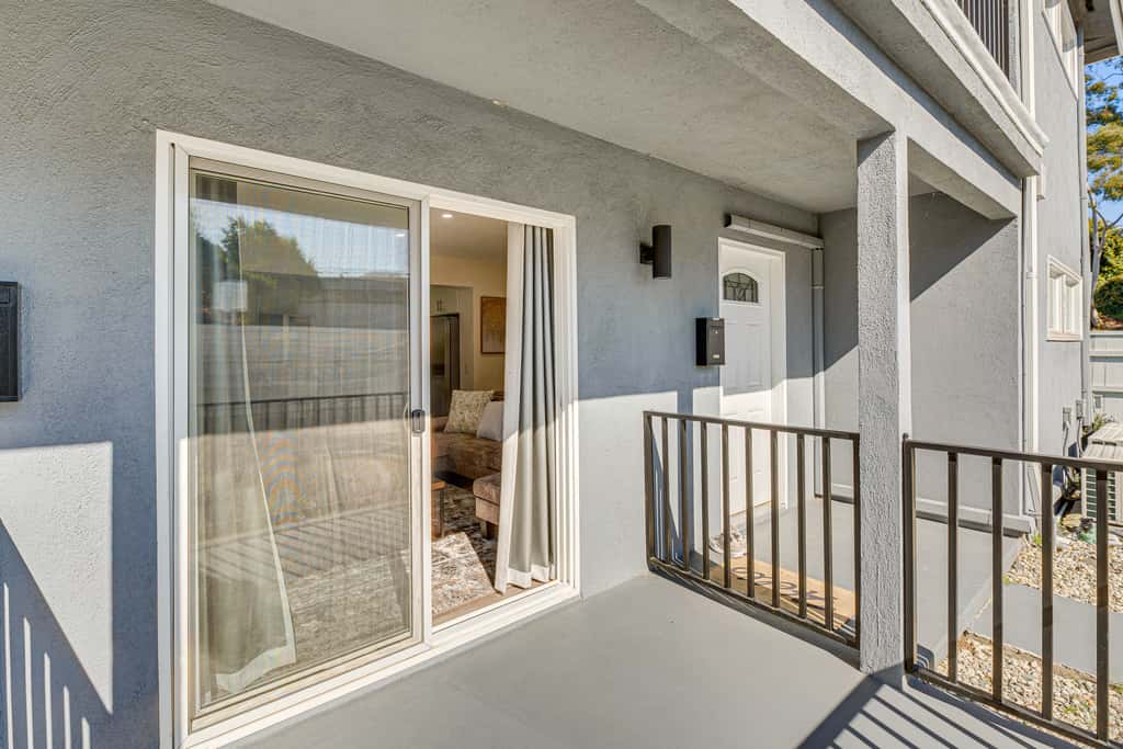 3 Mi to Santa Monica Pier! Pet-Friendly LA Apt