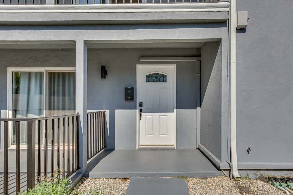 3 Mi to Santa Monica Pier! Pet-Friendly LA Apt
