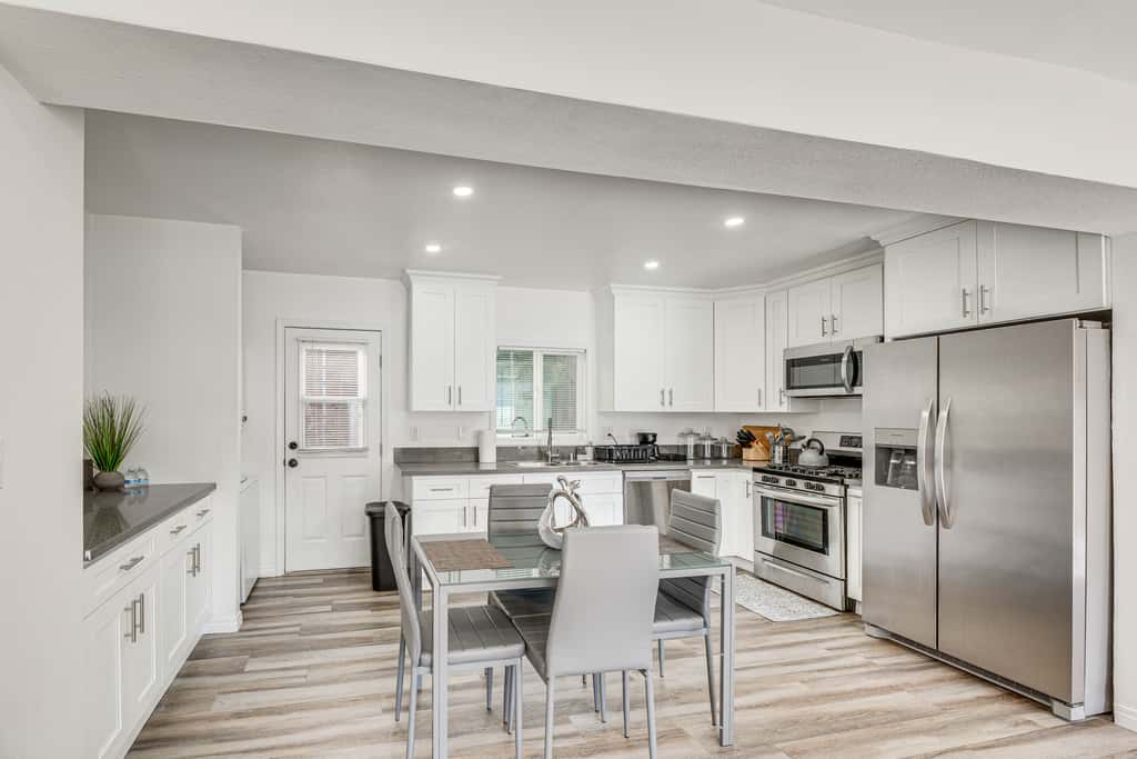 3 Mi to Santa Monica Pier! Pet-Friendly LA Apt