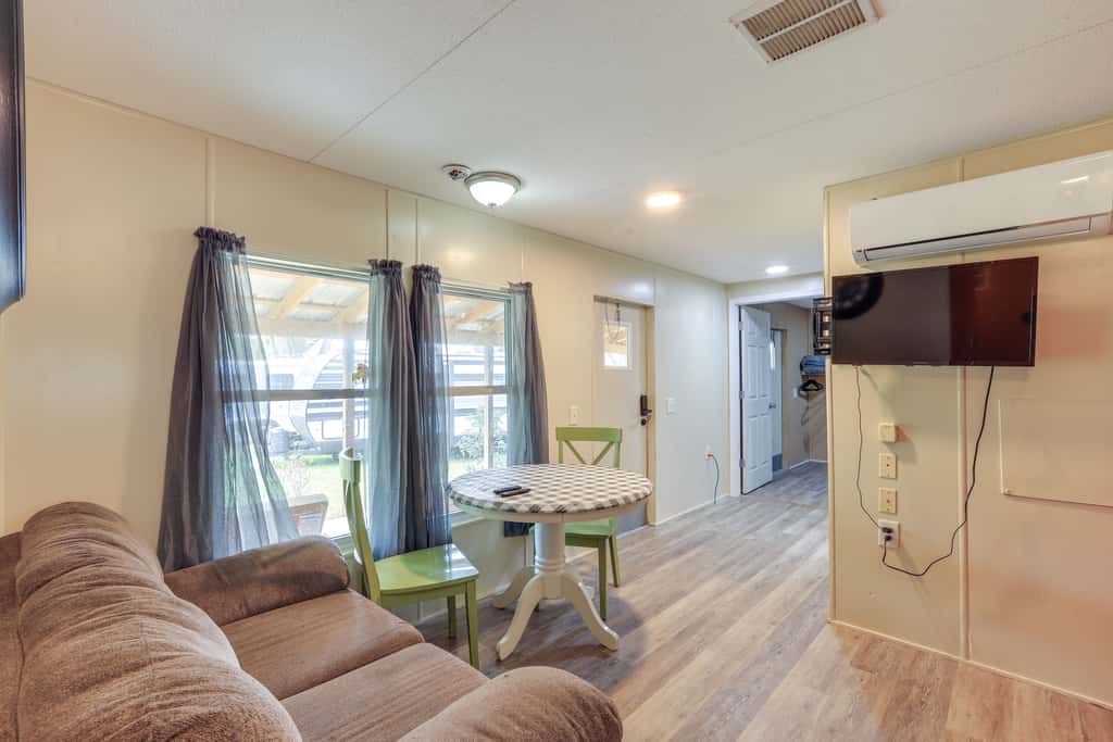 Cottage on 80-Acre Farm near WEC & Devil's Den