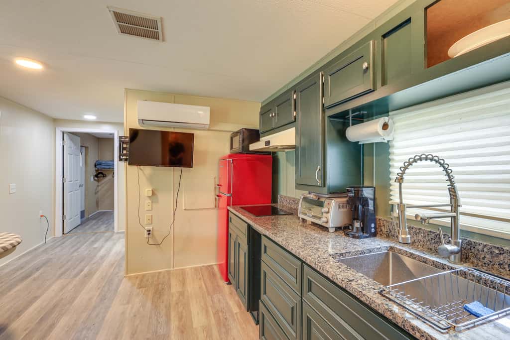 Cottage on 80-Acre Farm near WEC & Devil's Den