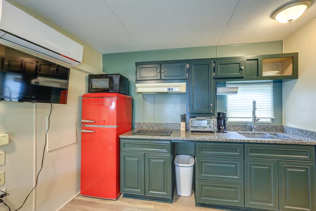 Cottage on 80-Acre Farm near WEC & Devil's Den