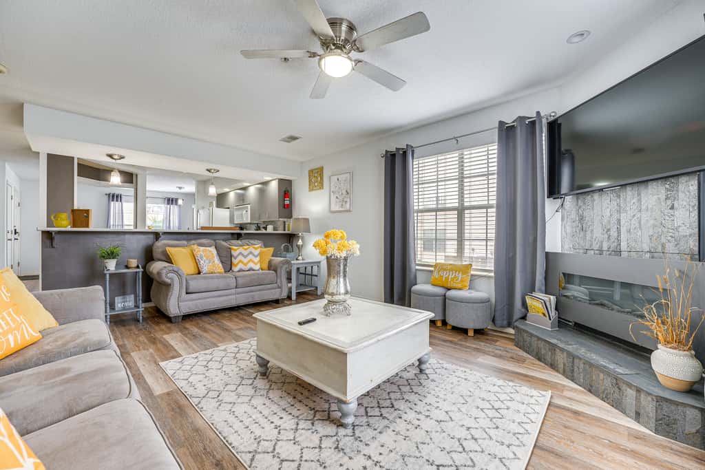 Inviting Condo w/ Pool Access, Near Branson Strip!