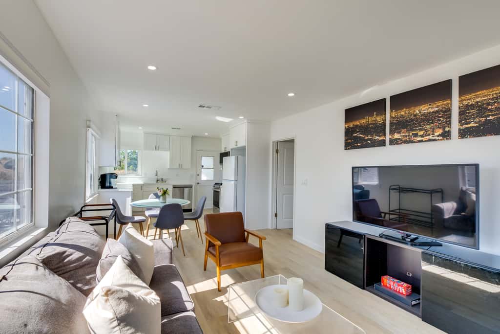 5 Mi to Venice Beach: Chic Los Angeles Abode