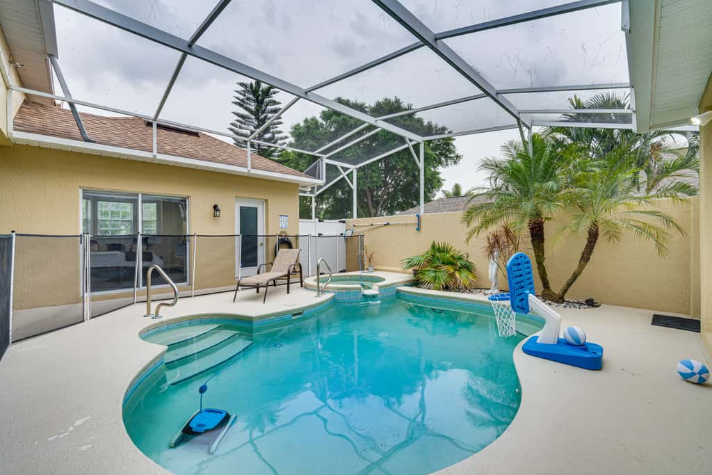 Game Room, Pool & Spa: Disney Area Getaway!