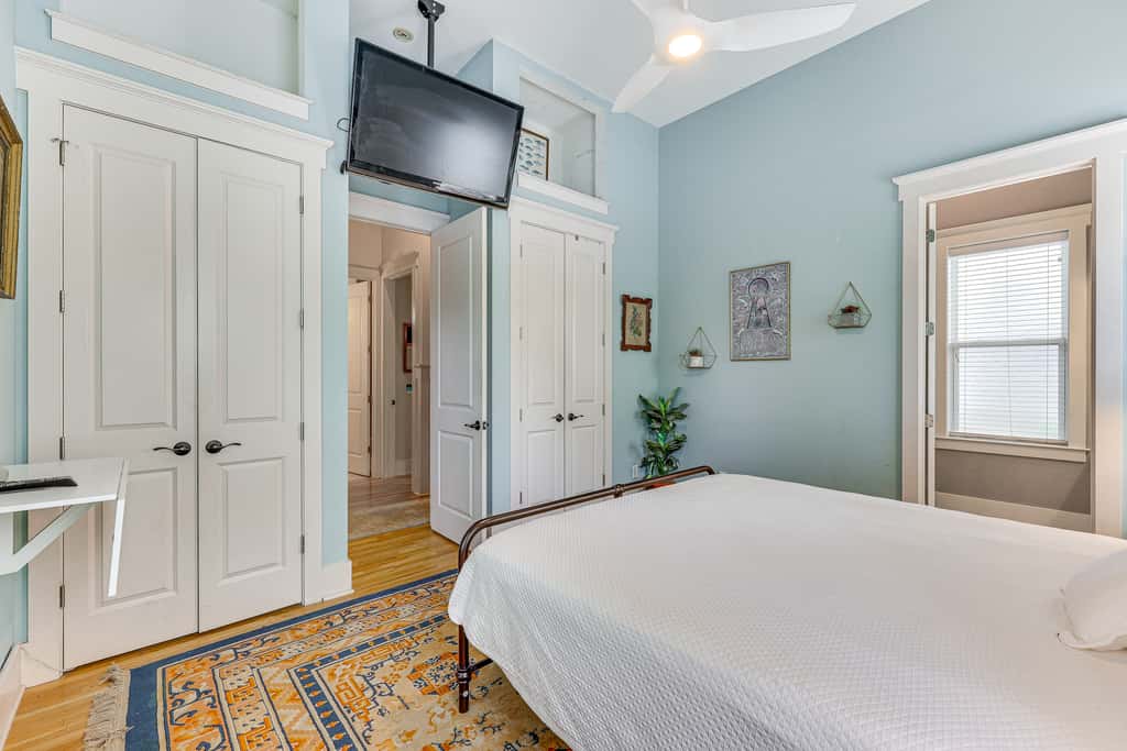 Charming Wilmington Cottage - Walk to Downtown!