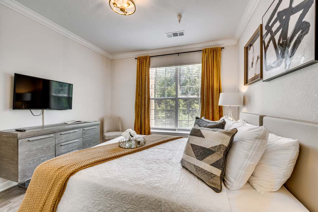 10 Mi to Disney! Resort Condo at ChampionsGate