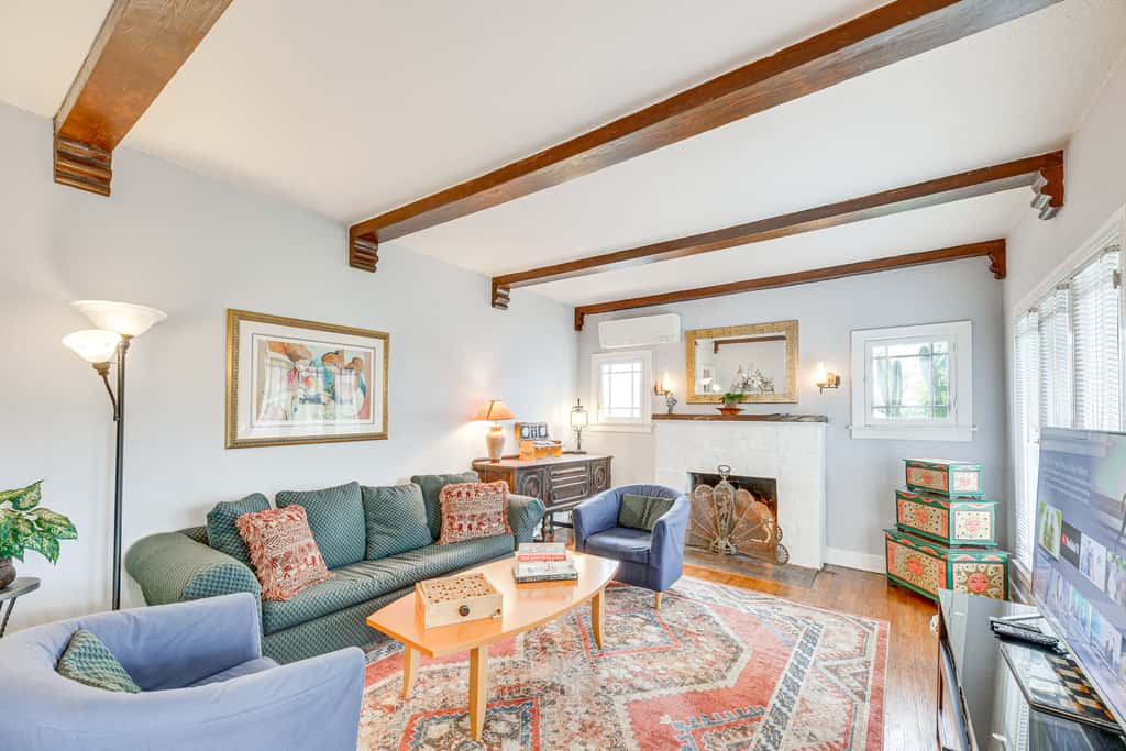 2 Blocks to Melrose Ave! Home w/ Furnished Patio