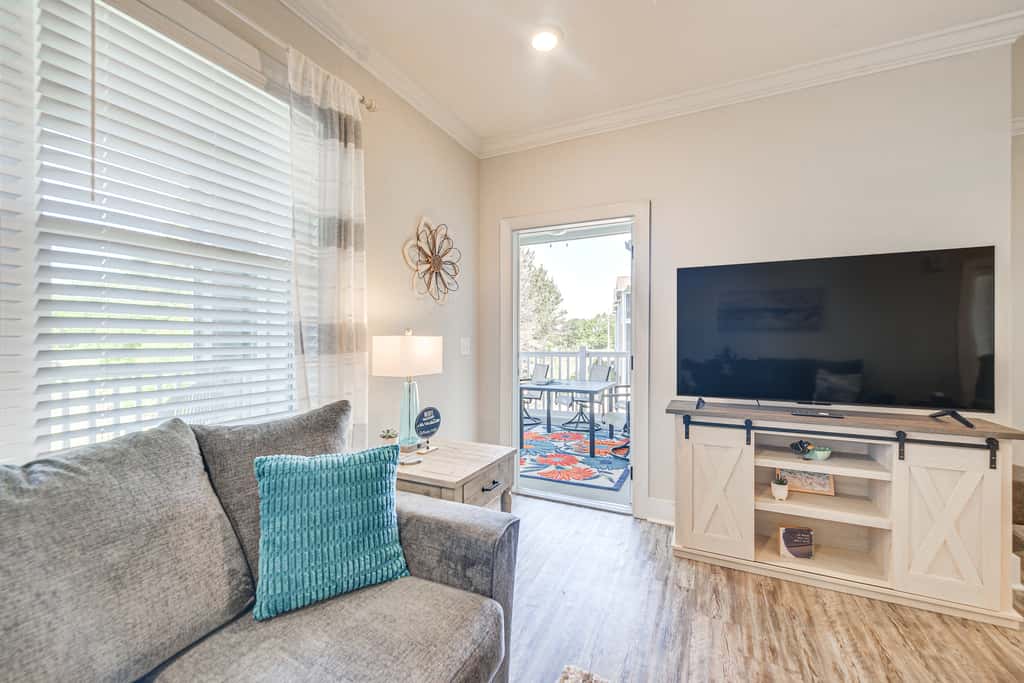 Gorgeous Calabash Condo w/ Balcony & Pool Access!