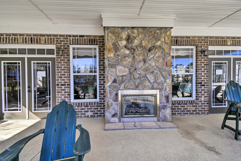Gorgeous Calabash Condo w/ Balcony & Pool Access!