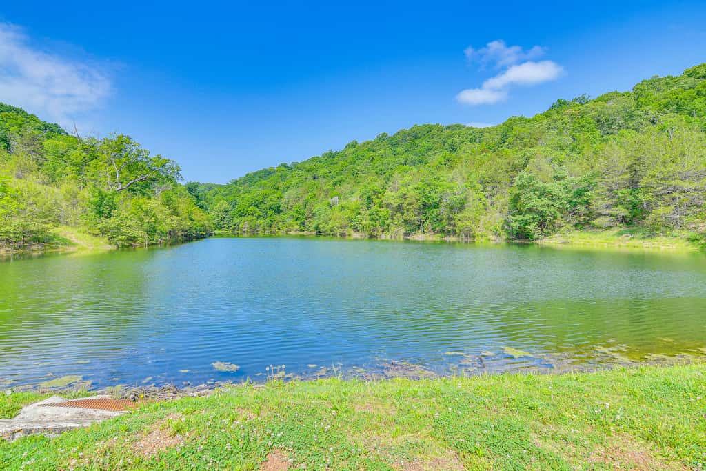 Hike & Leaf Peep! Condo 2 Mi to Silver Dollar City