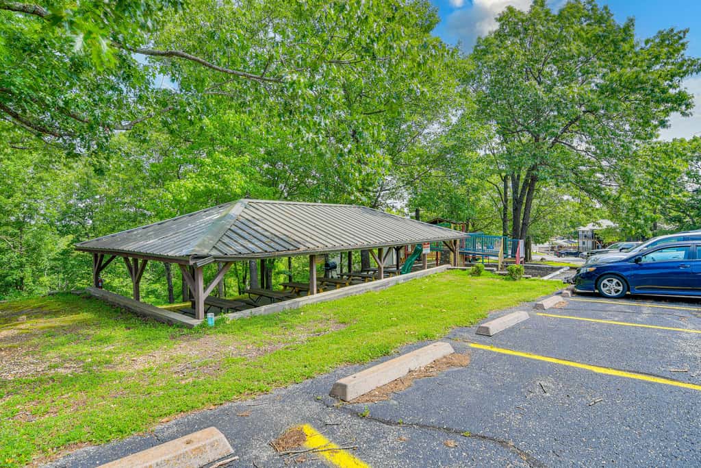 Hike & Leaf Peep! Condo 2 Mi to Silver Dollar City