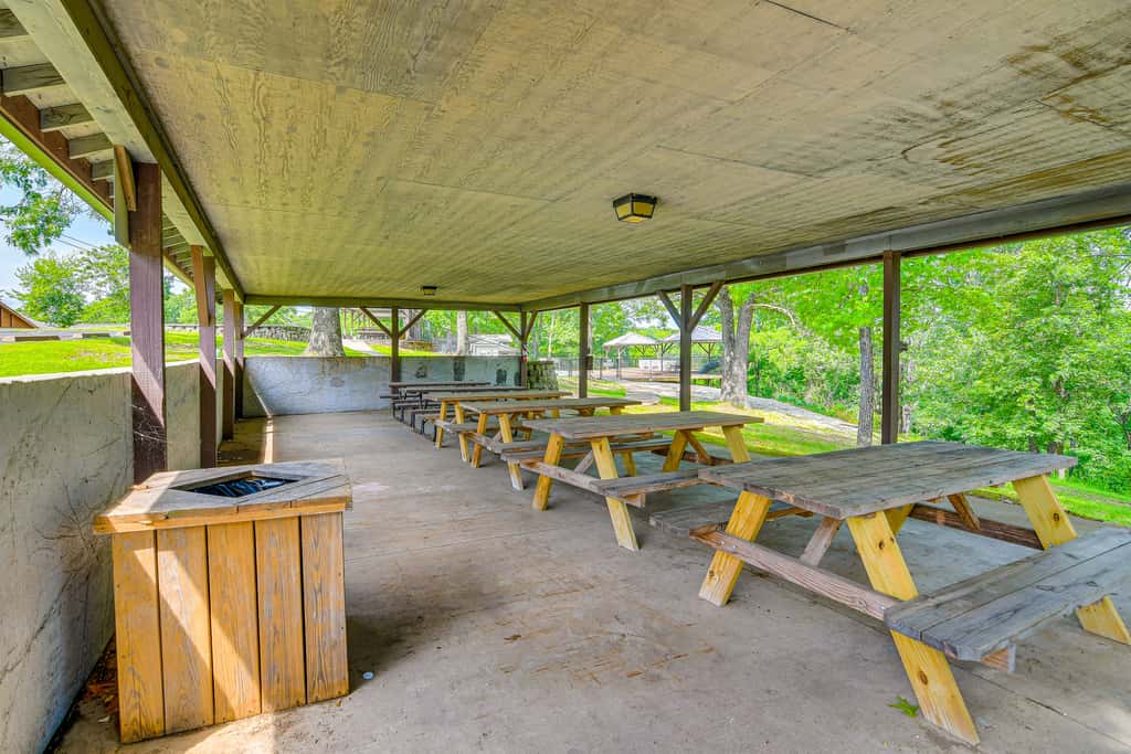Hike & Leaf Peep! Condo 2 Mi to Silver Dollar City