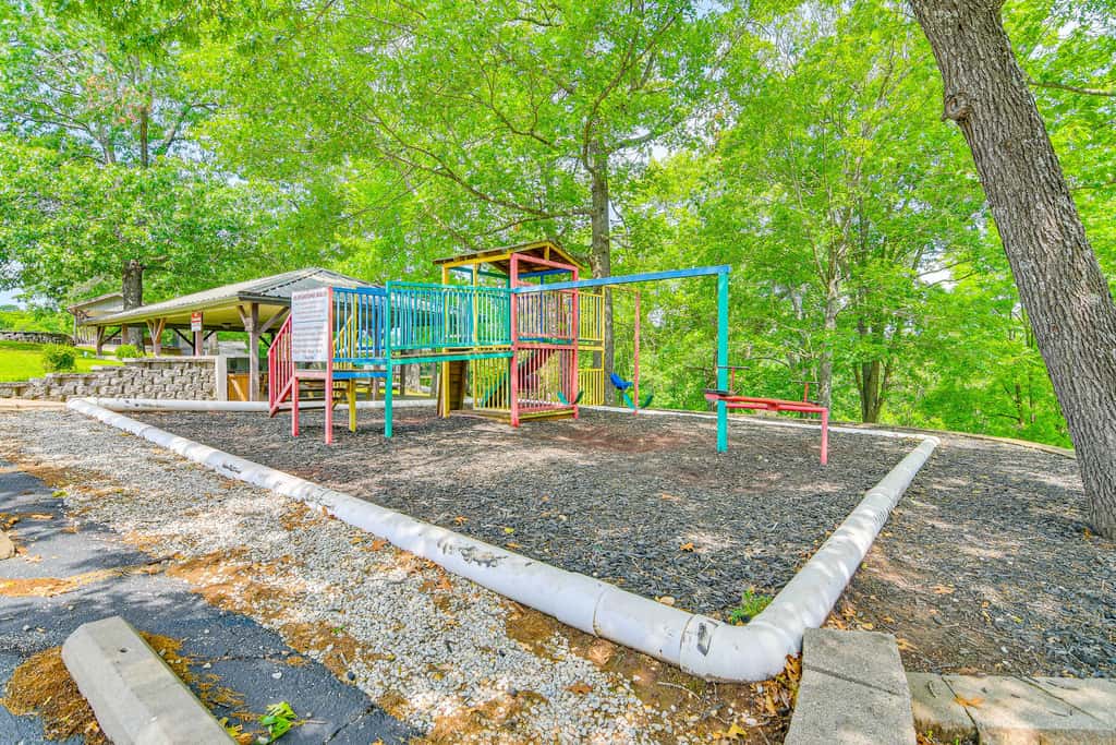 Hike & Leaf Peep! Condo 2 Mi to Silver Dollar City
