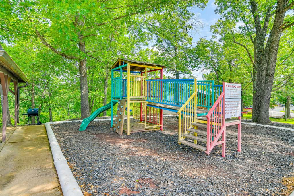 Hike & Leaf Peep! Condo 2 Mi to Silver Dollar City