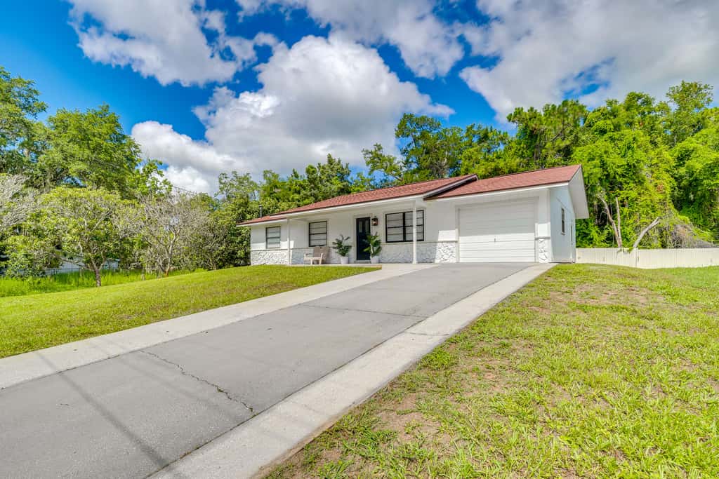 2 Mi to State Parks! Crystal River Home w/ Yard