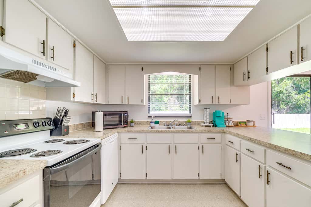 2 Mi to State Parks! Crystal River Home w/ Yard