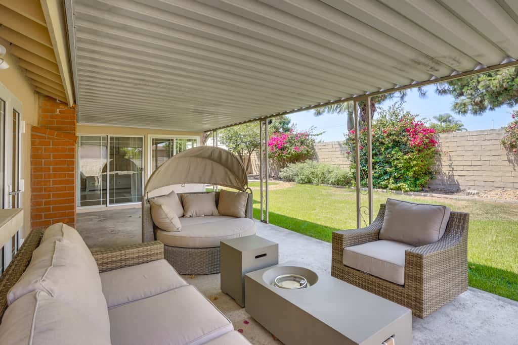 Huntington Beach Home: Fire Pit, Grill + More!