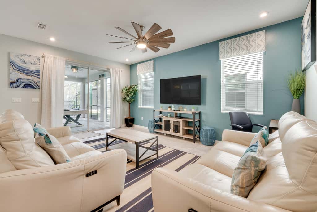 14 Mi to WDW: Family-Friendly Home w/ Movie Room!