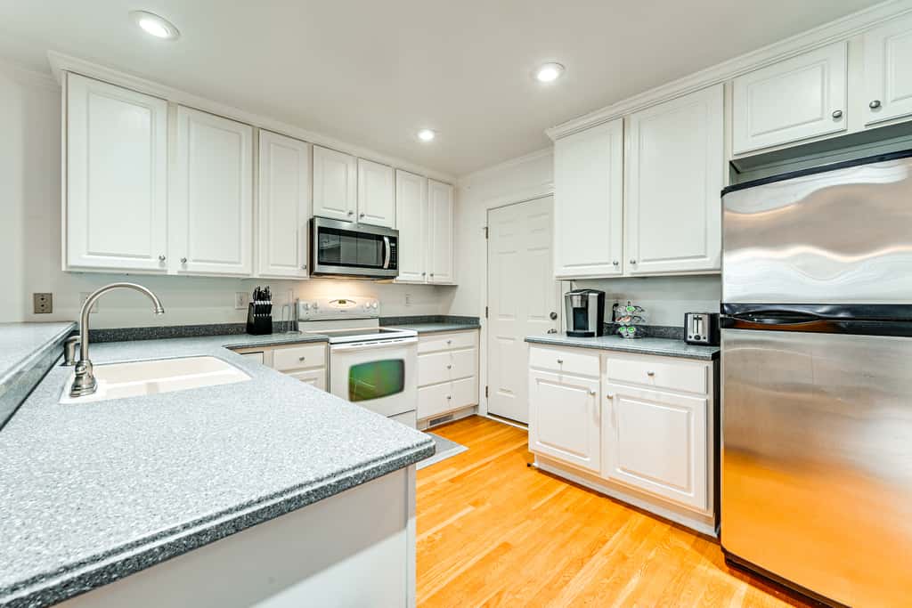 9 Mi to Dtwn: Greenville Home w/ Screened Patio!