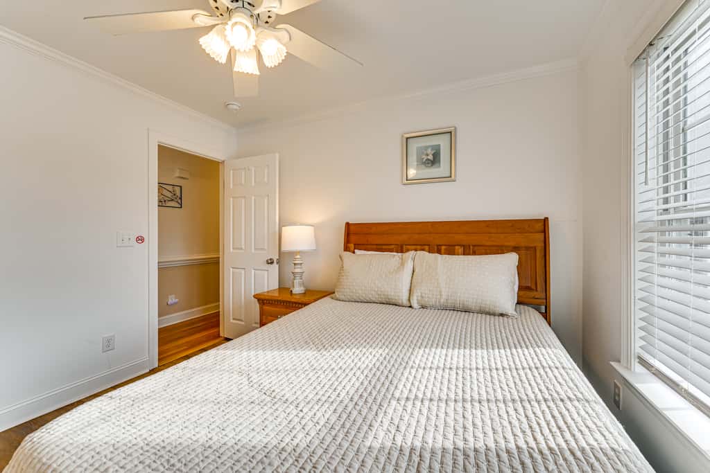 9 Mi to Dtwn: Greenville Home w/ Screened Patio!