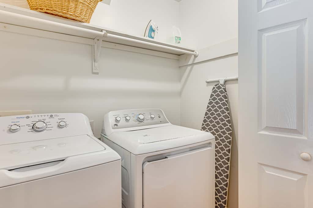 9 Mi to Dtwn: Greenville Home w/ Screened Patio!