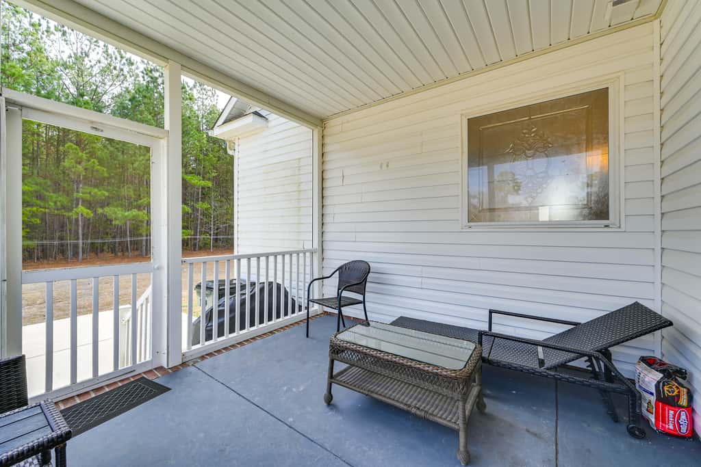 9 Mi to Dtwn: Greenville Home w/ Screened Patio!